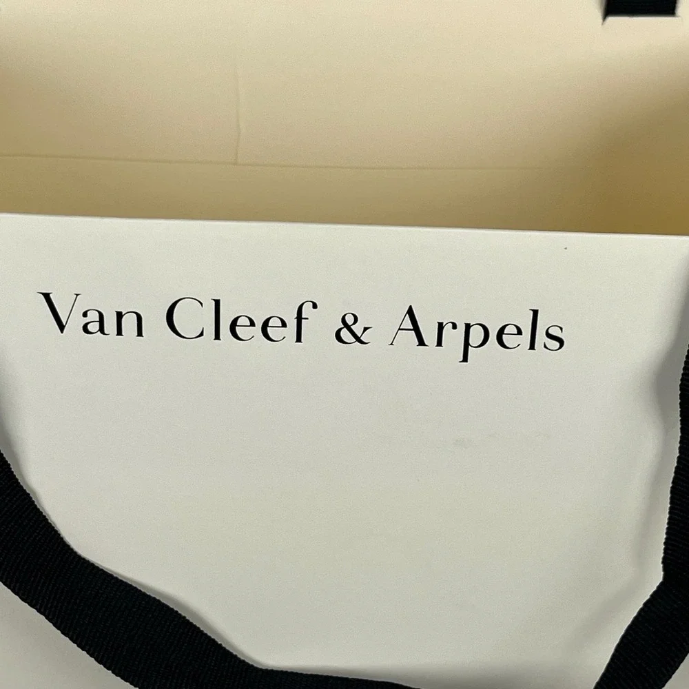 Van Cleef & Arpels‎ Cream Shopping Bag with Black Ribbon Handles Luxury Jewelry